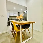 Σπίτι διακοπών Design & Stylish House In The Center Of
