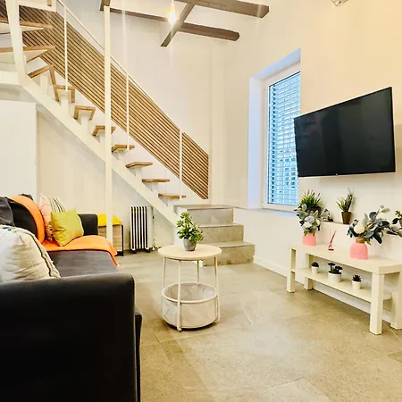 Design & Stylish House In The Center Of * Valenza