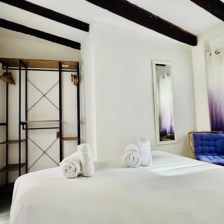 Casa vacanze Design & Stylish House In The Center Of Valenza