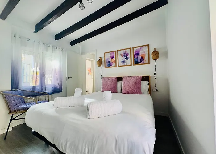 Design & Stylish House In The Center Of